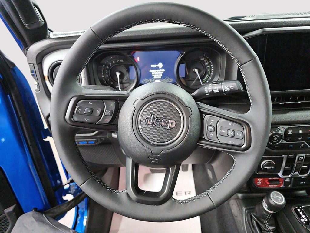 2025 Jeep Wrangler 4XE WILLYS in Sherbrooke, Quebec - 12 - w1024h768px
