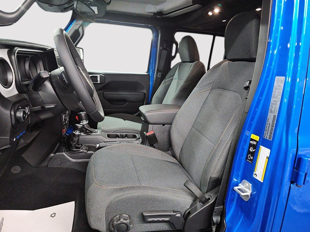 2025 Jeep Wrangler 4XE WILLYS in Sherbrooke, Quebec - 9 - w1024h768px
