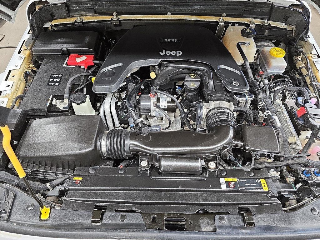 Jeep Wrangler UNLIMITED SPORT 80TH ANNIVERSARY // PLAN OR 2021 à Sherbrooke, Québec - 8 - w1024h768px