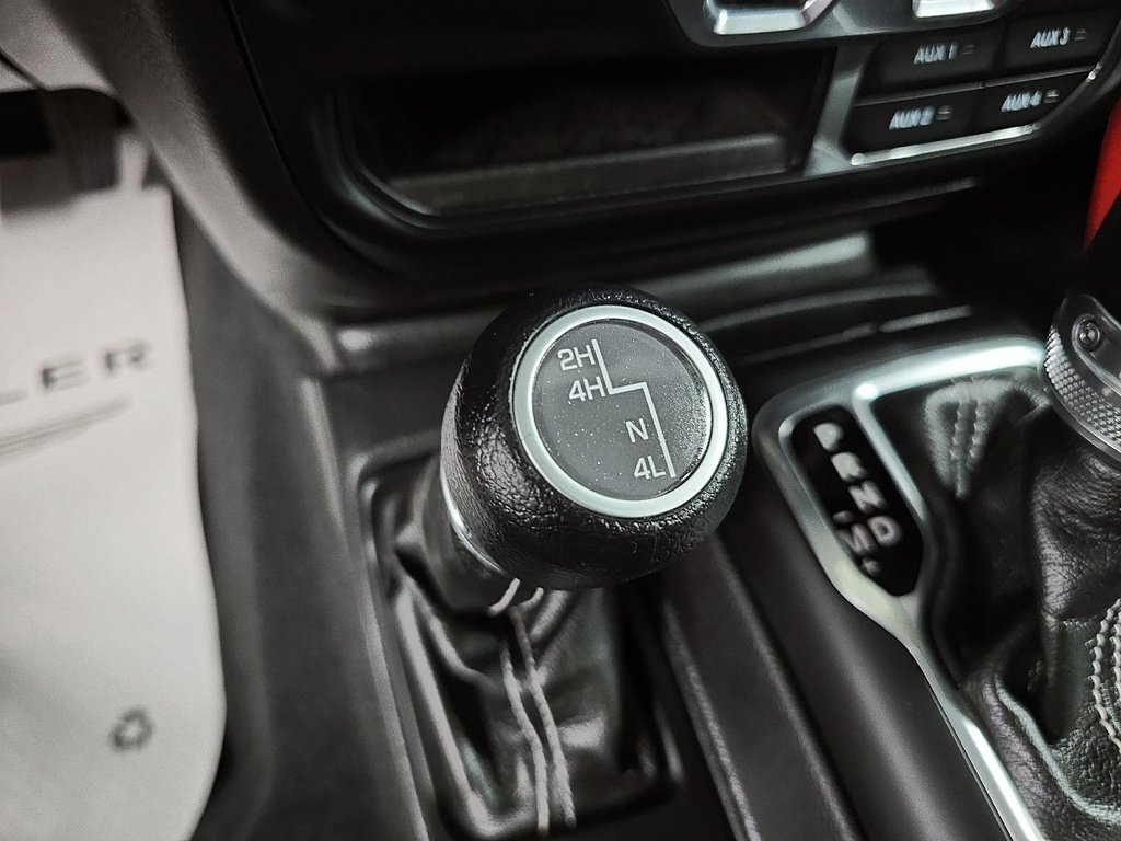 Jeep Wrangler SAHARA // JEEP // V6 2023 à Sherbrooke, Québec - 16 - w1024h768px