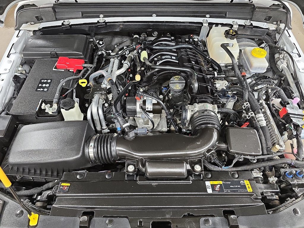 Jeep Wrangler SAHARA // JEEP // V6 2023 à Sherbrooke, Québec - 8 - w1024h768px