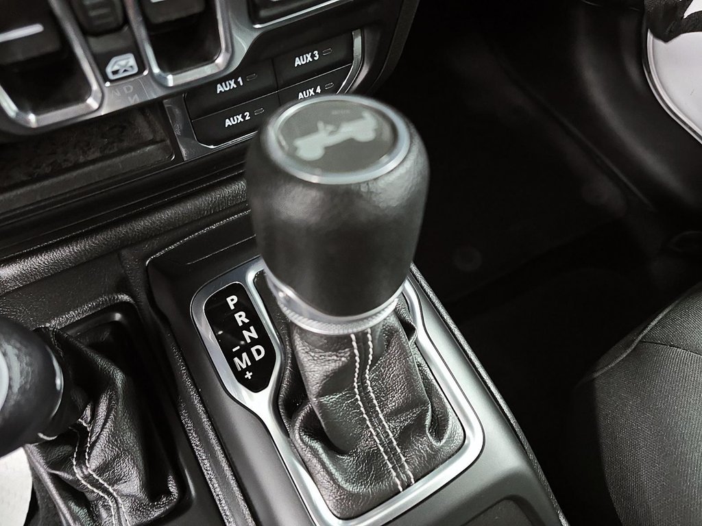 Jeep Wrangler SAHARA // JEEP // V6 2023 à Sherbrooke, Québec - 15 - w1024h768px