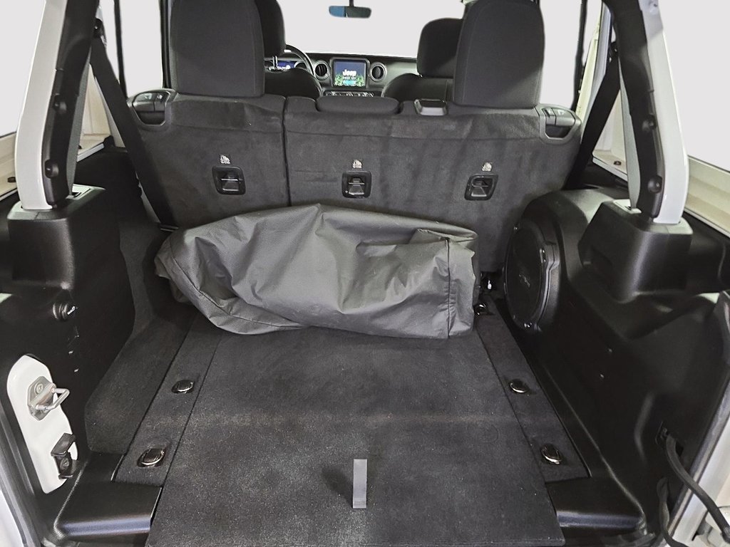 Jeep Wrangler SAHARA // JEEP // V6 2023 à Sherbrooke, Québec - 6 - w1024h768px