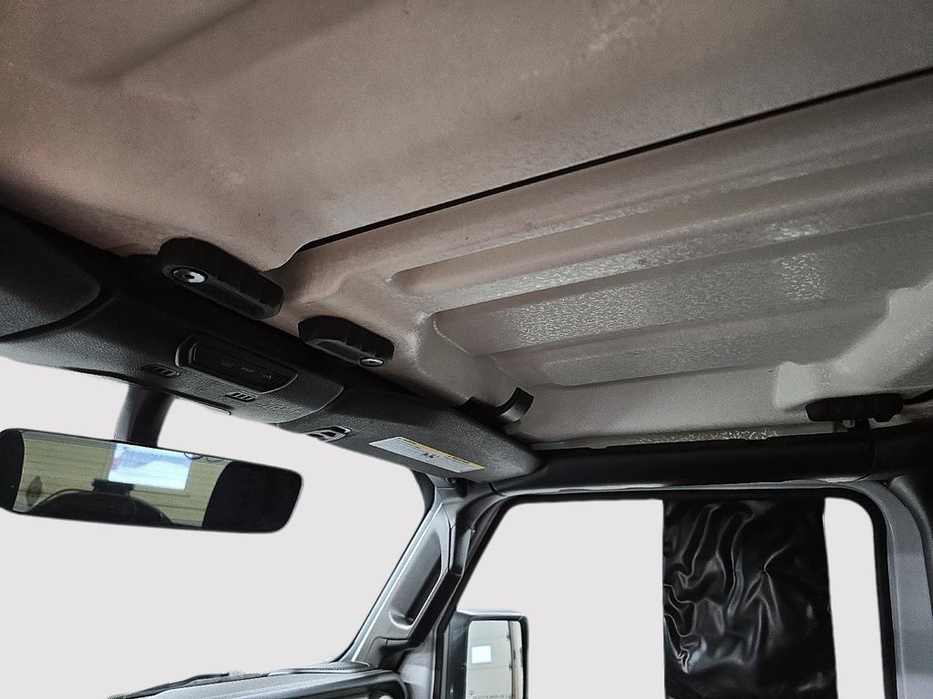 Jeep Wrangler SAHARA // JEEP // V6 2023 à Sherbrooke, Québec - 17 - w1024h768px