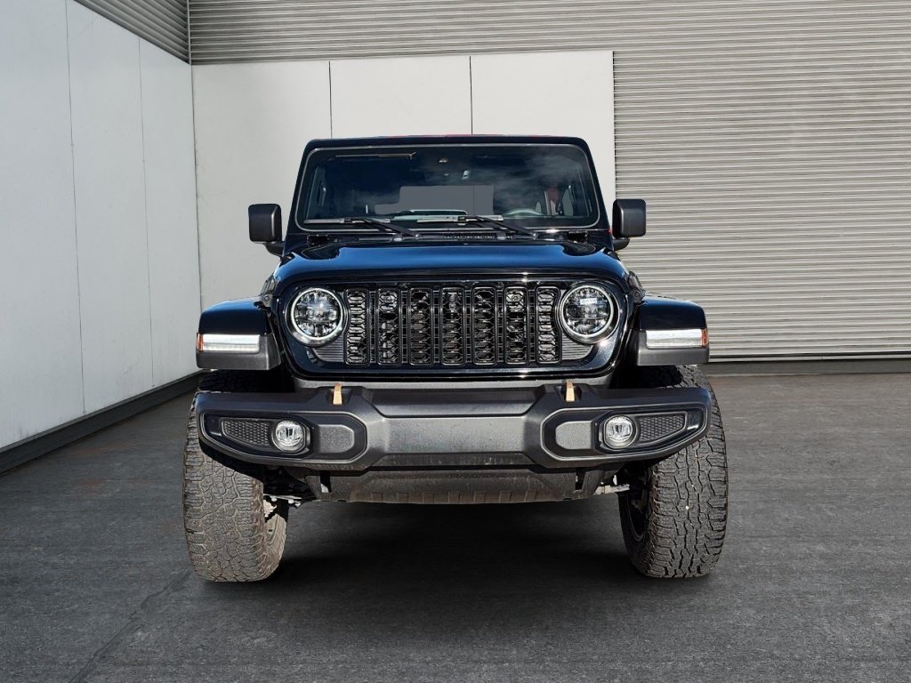 Jeep Wrangler SAHARA 4X4 // TEMPS FROID // 2 TOITS 2024 à Sherbrooke, Québec - 2 - w1024h768px