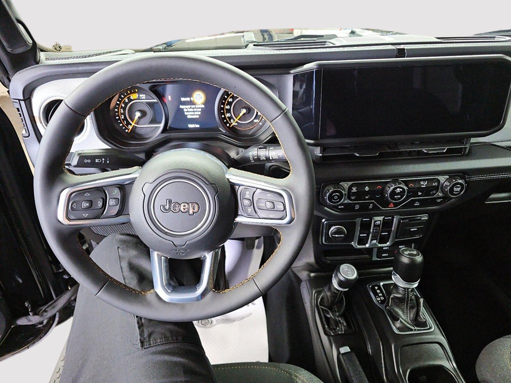 Jeep Wrangler Sahara 2024 à Sherbrooke, Québec - 14 - w1024h768px