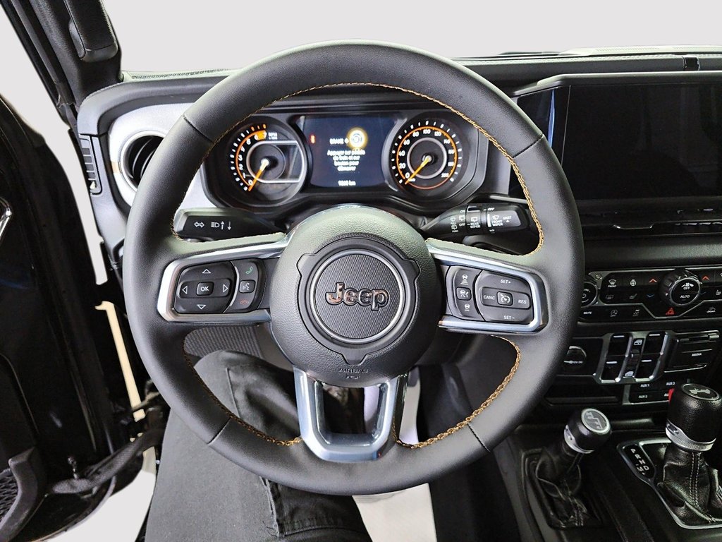 Jeep Wrangler Sahara 2024 à Sherbrooke, Québec - 12 - w1024h768px