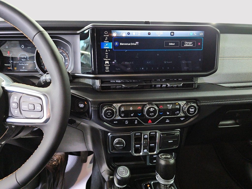 Jeep Wrangler Sahara 2024 à Sherbrooke, Québec - 19 - w1024h768px