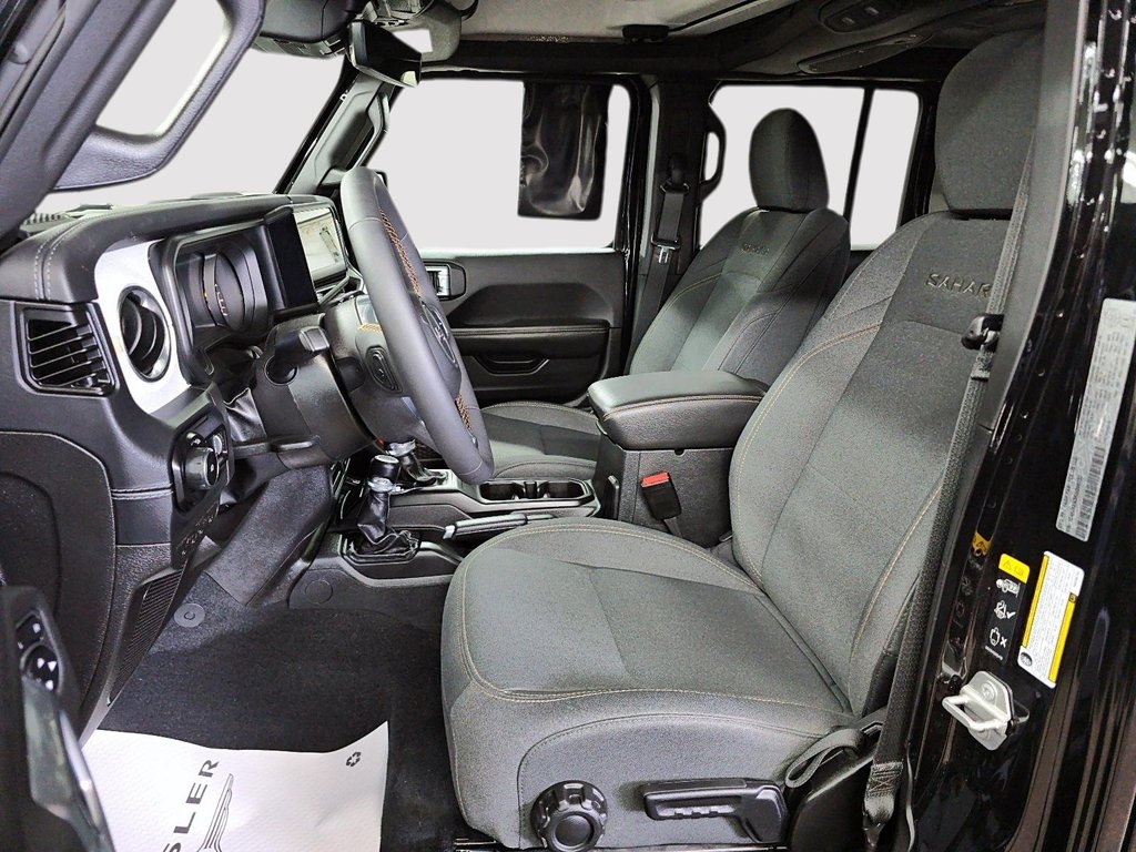 Jeep Wrangler Sahara 2024 à Sherbrooke, Québec - 9 - w1024h768px