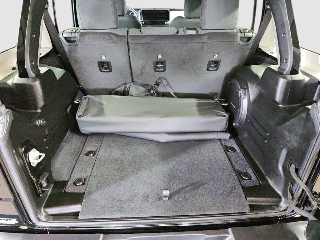 Jeep Wrangler Sahara 2024 à Sherbrooke, Québec - 6 - w1024h768px