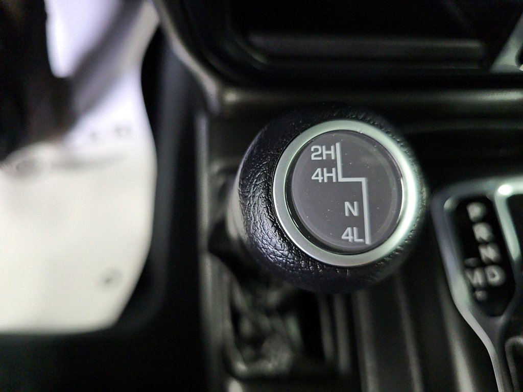 Jeep Wrangler Sahara 2024 à Sherbrooke, Québec - 16 - w1024h768px