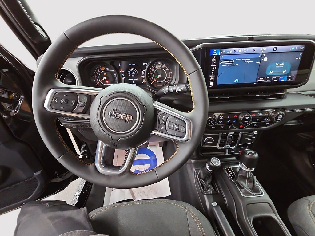 2024 Jeep Wrangler SAHARA 4X4 // ENSEMBLE TECHNOLOGIE // TOIT RIGIDE in Sherbrooke, Quebec - 14 - w1024h768px