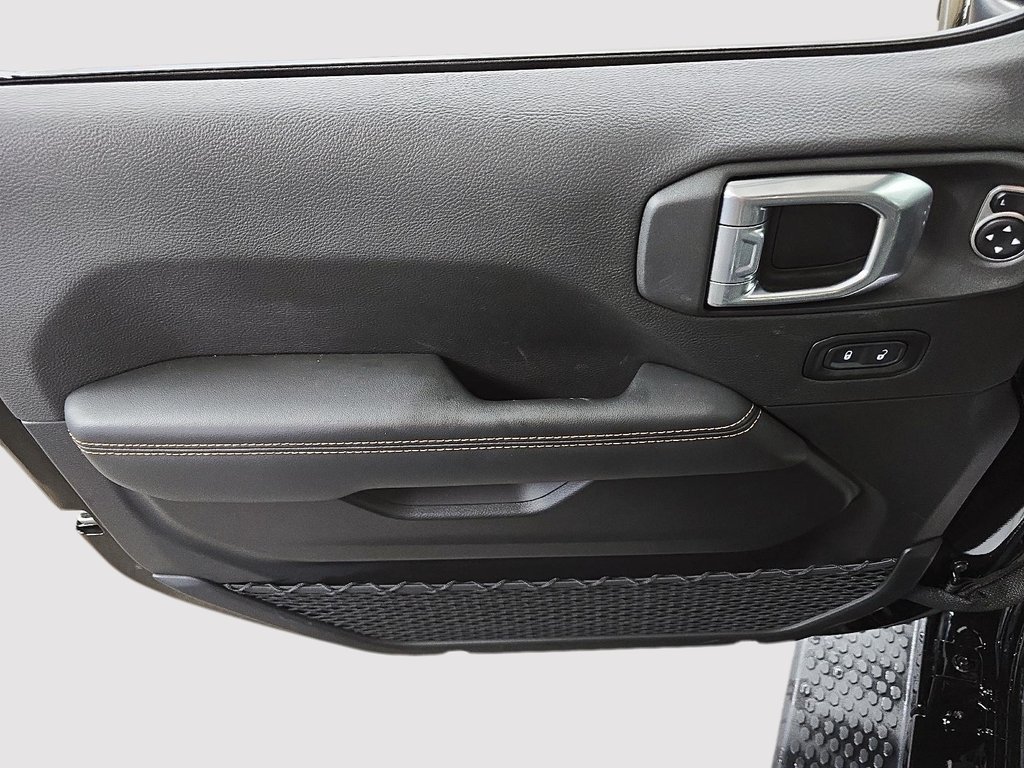 2024 Jeep Wrangler SAHARA 4X4 // ENSEMBLE TECHNOLOGIE // TOIT RIGIDE in Sherbrooke, Quebec - 11 - w1024h768px