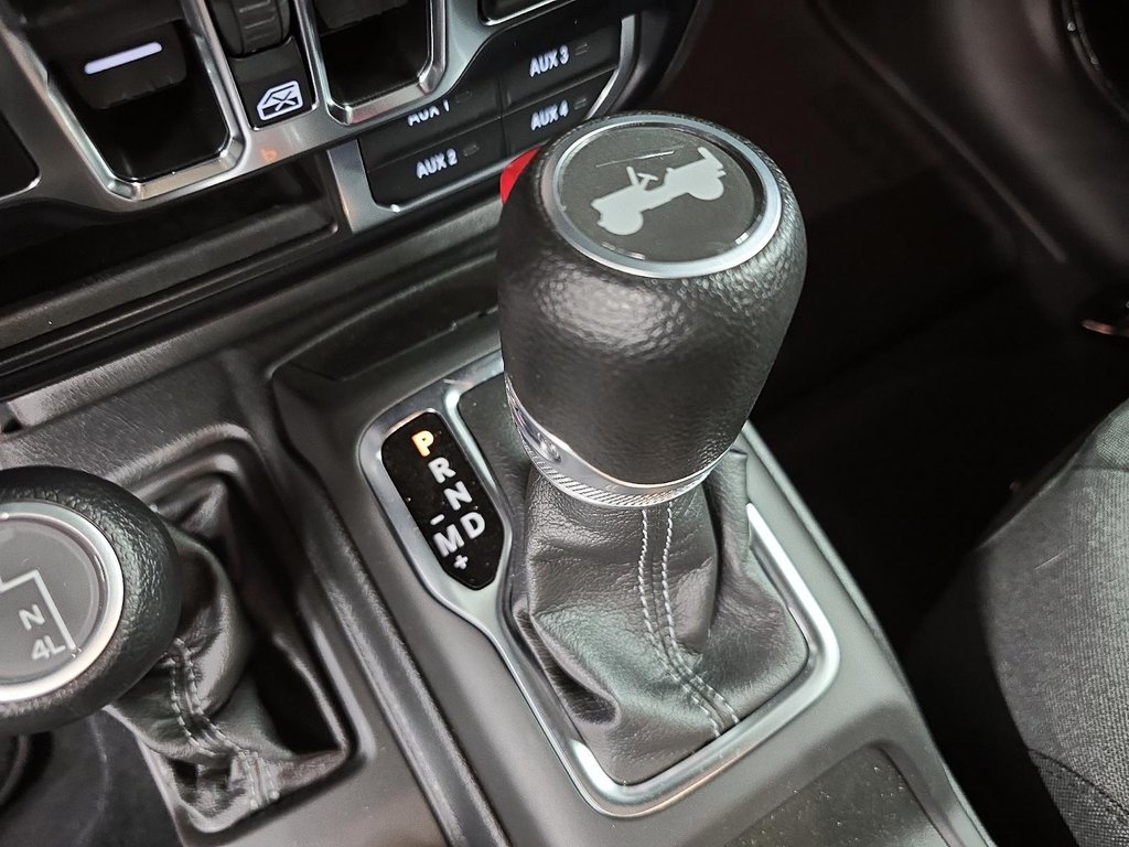 2024 Jeep Wrangler SAHARA 4X4 // ENSEMBLE TECHNOLOGIE // TOIT RIGIDE in Sherbrooke, Quebec - 15 - w1024h768px