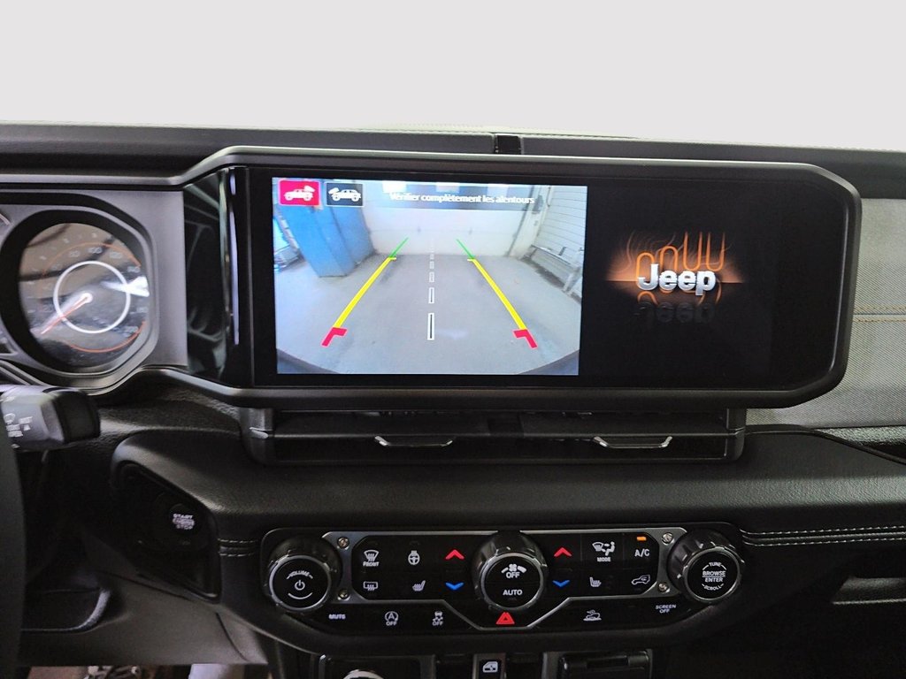 Jeep Wrangler Sahara 2024 à Sherbrooke, Québec - 18 - w1024h768px