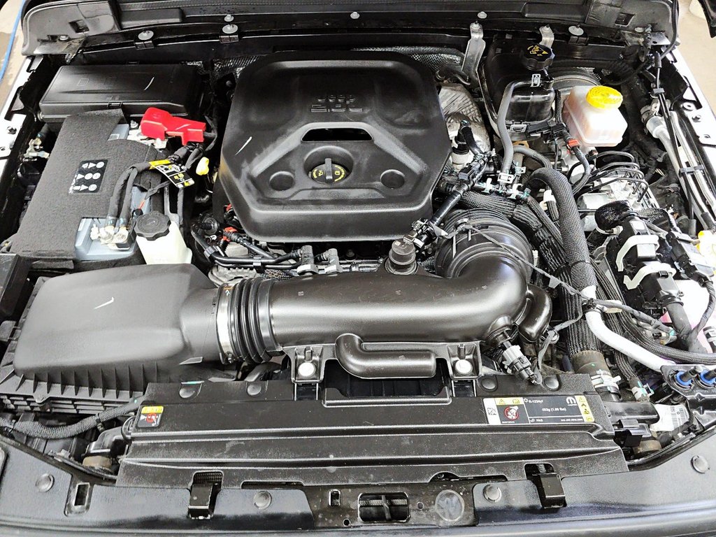 Jeep Wrangler Sahara 2024 à Sherbrooke, Québec - 8 - w1024h768px