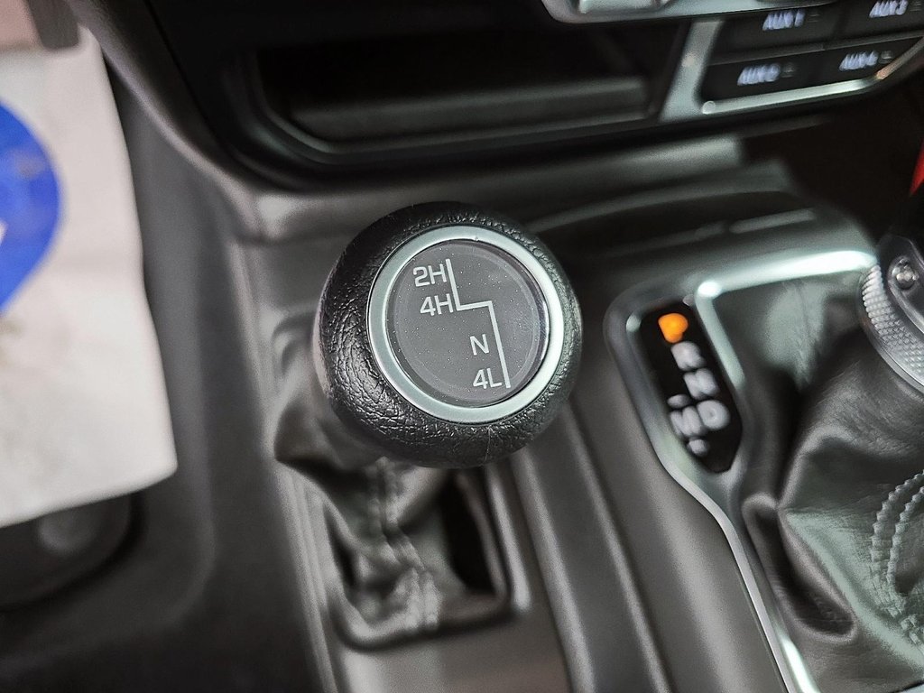 2024 Jeep Wrangler SAHARA 4X4 // ENSEMBLE TECHNOLOGIE // TOIT RIGIDE in Sherbrooke, Quebec - 16 - w1024h768px