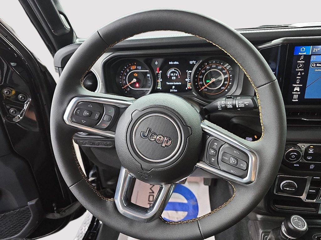2024 Jeep Wrangler SAHARA 4X4 // ENSEMBLE TECHNOLOGIE // TOIT RIGIDE in Sherbrooke, Quebec - 12 - w1024h768px