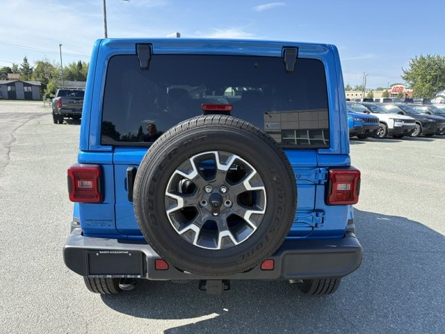 Jeep Wrangler Sahara 2024 à Sherbrooke, Québec - 4 - w1024h768px