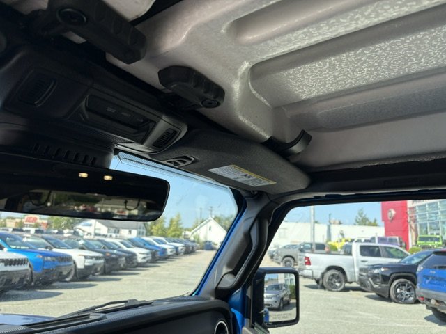 Jeep Wrangler Sahara 2024 à Sherbrooke, Québec - 13 - w1024h768px
