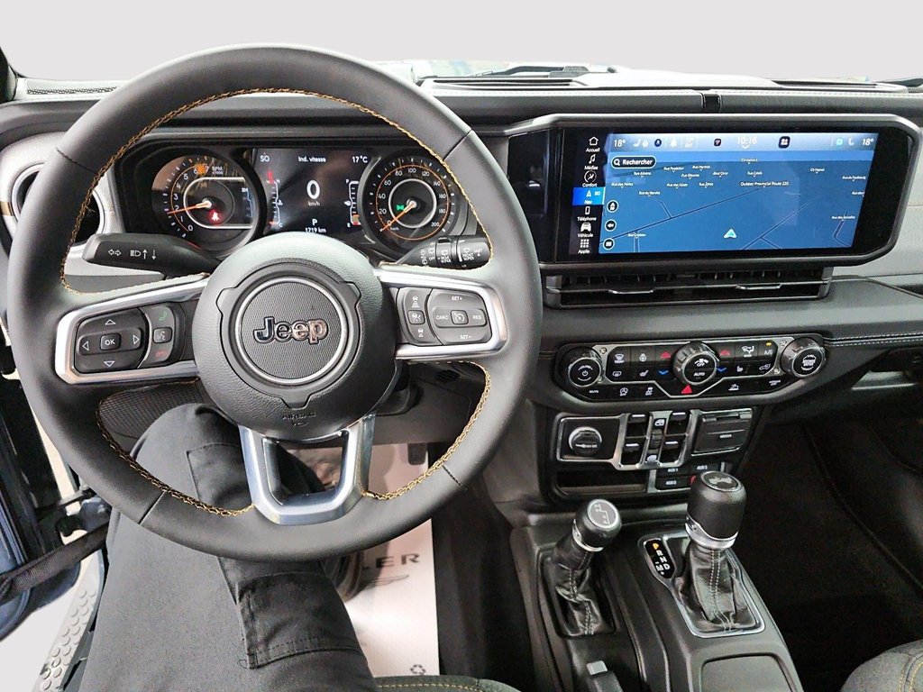 Jeep Wrangler Sahara 2024 à Sherbrooke, Québec - 14 - w1024h768px