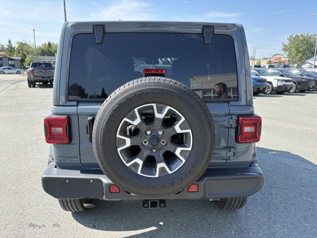 Jeep Wrangler Sahara 2024 à Sherbrooke, Québec - 4 - w1024h768px
