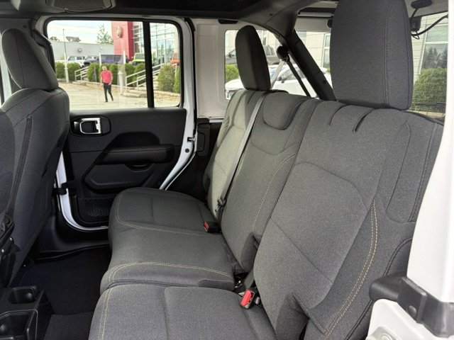 Jeep Wrangler SAHARA 4x4 2025 à Sherbrooke, Québec - 11 - w1024h768px