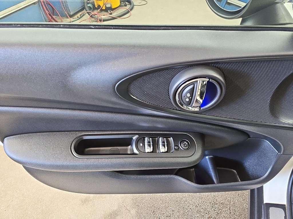 MINI Clubman COOPER ALL4 // TOIT OUVRANT 2019 à Sherbrooke, Québec - 11 - w1024h768px