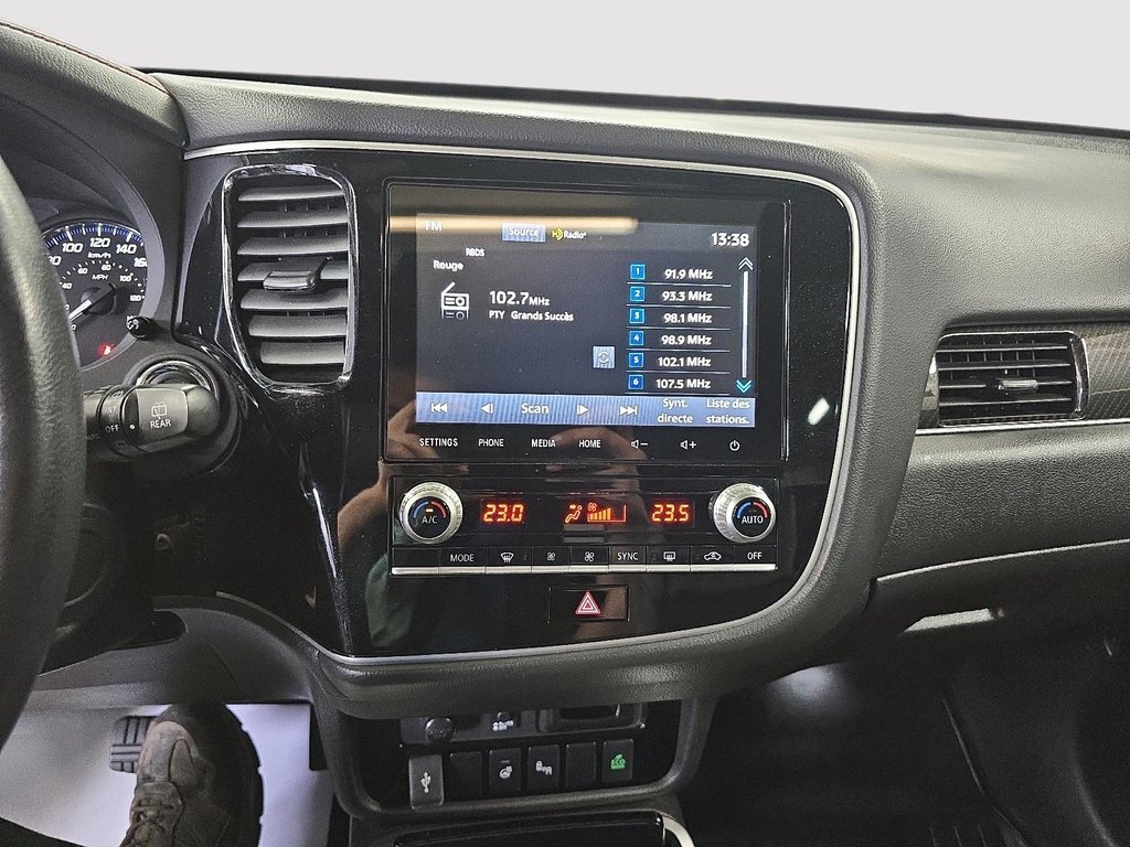 2020 Mitsubishi Outlander LIMITED EDITION S-AWC // V6 in Sherbrooke, Quebec - 33 - w1024h768px