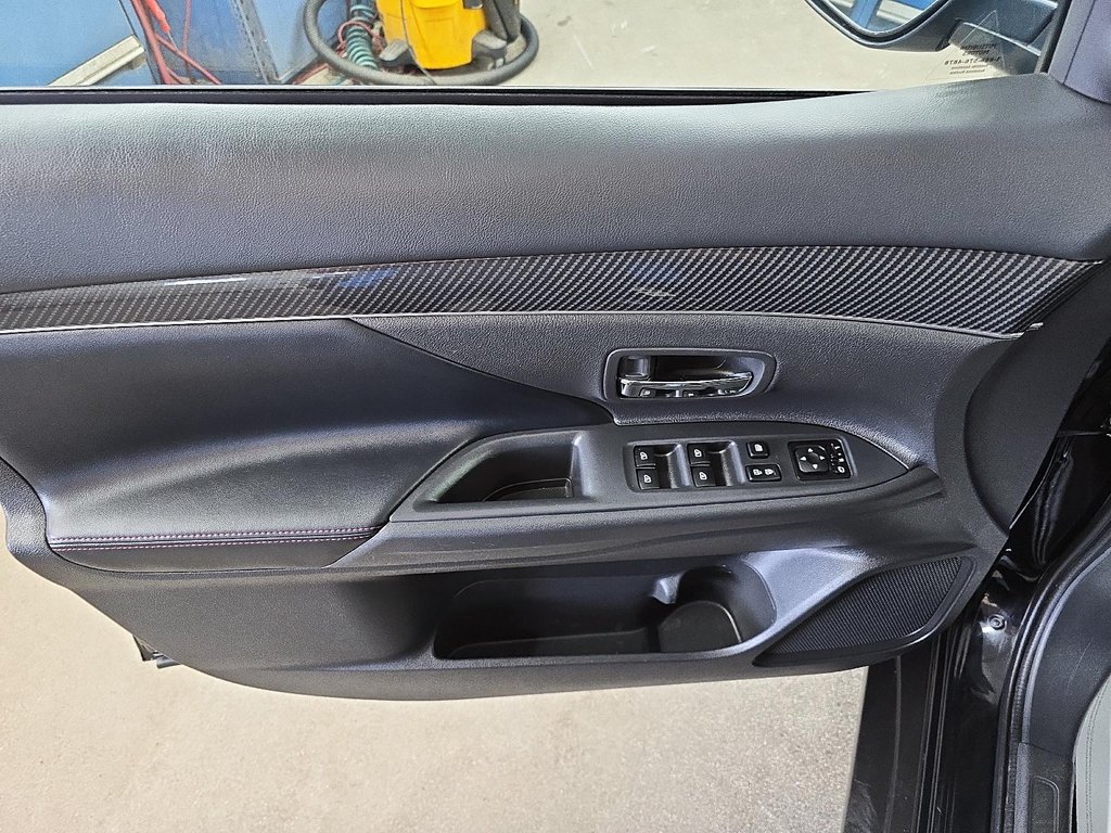 2020 Mitsubishi Outlander LIMITED EDITION S-AWC // V6 in Sherbrooke, Quebec - 17 - w1024h768px