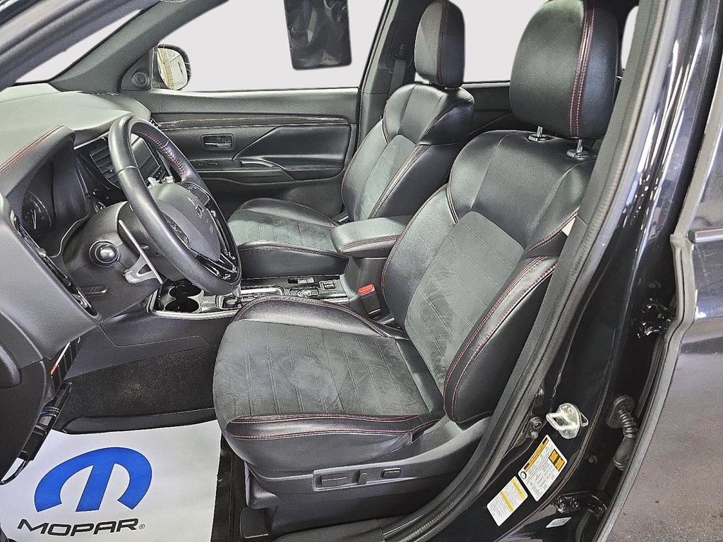 2020 Mitsubishi Outlander LIMITED EDITION S-AWC // V6 in Sherbrooke, Quebec - 14 - w1024h768px
