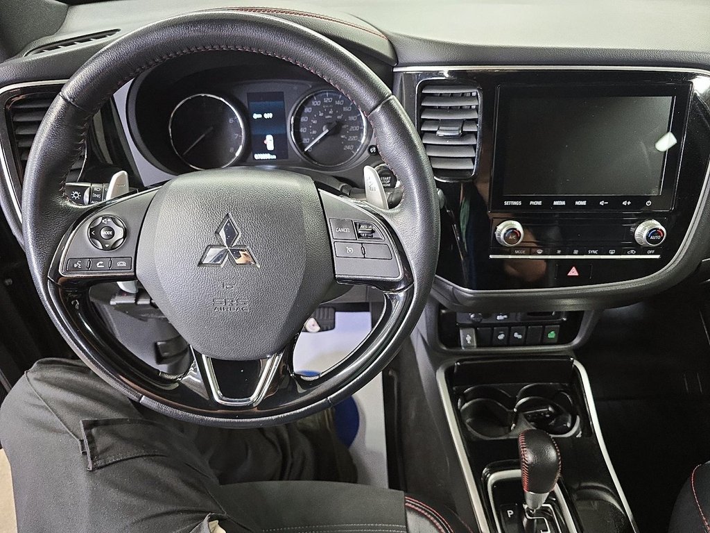 2020 Mitsubishi Outlander LIMITED EDITION S-AWC // V6 in Sherbrooke, Quebec - 24 - w1024h768px