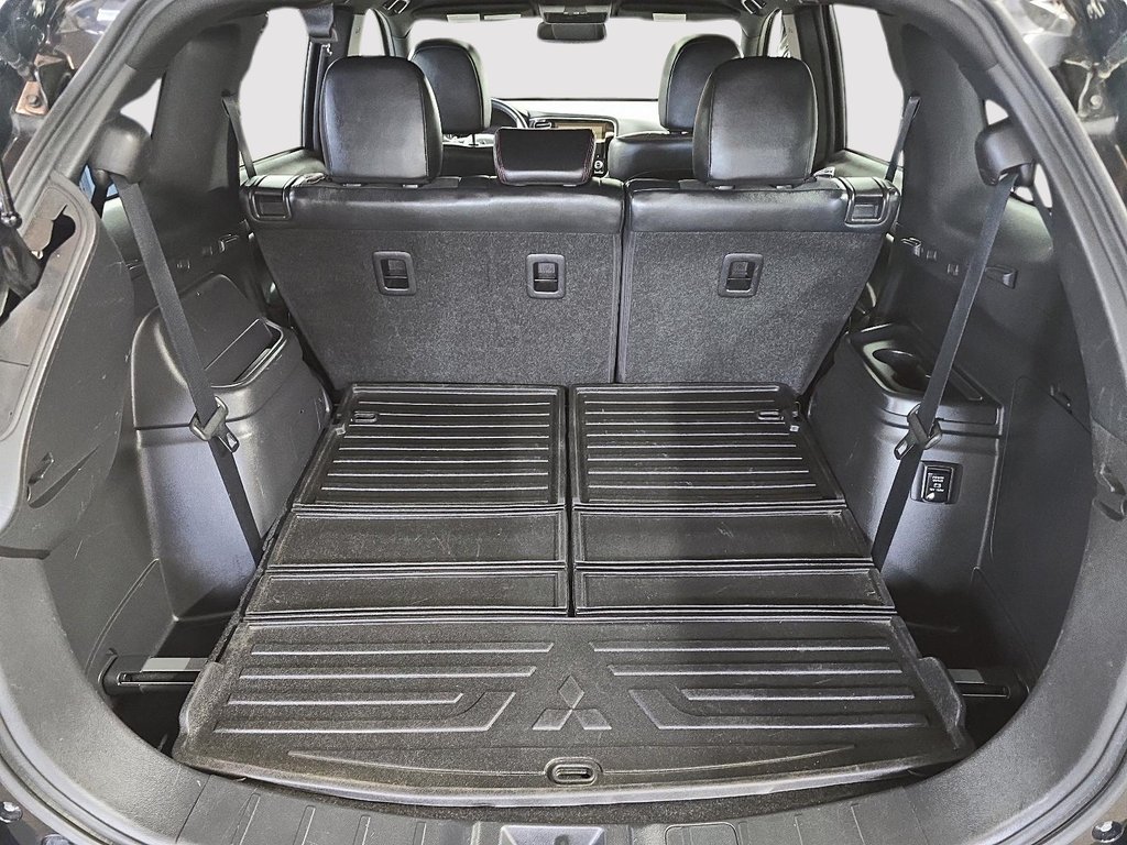 2020 Mitsubishi Outlander LIMITED EDITION S-AWC // V6 in Sherbrooke, Quebec - 8 - w1024h768px