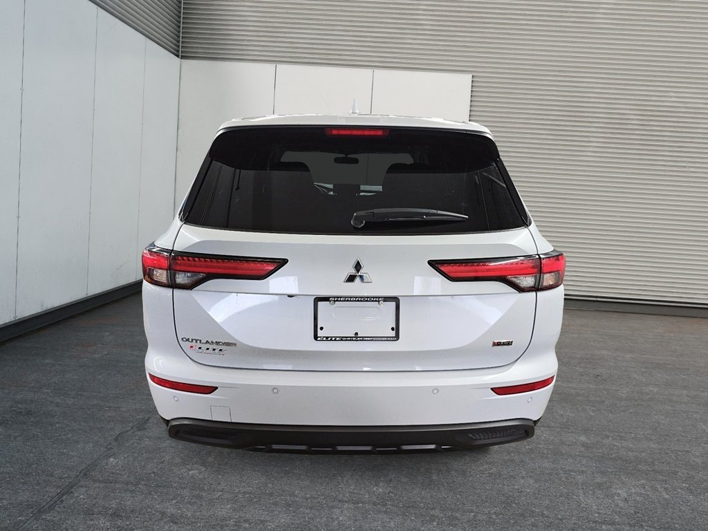 Mitsubishi Outlander ES // S-AWD // 2.5L 2023 à Sherbrooke, Québec - 3 - w1024h768px