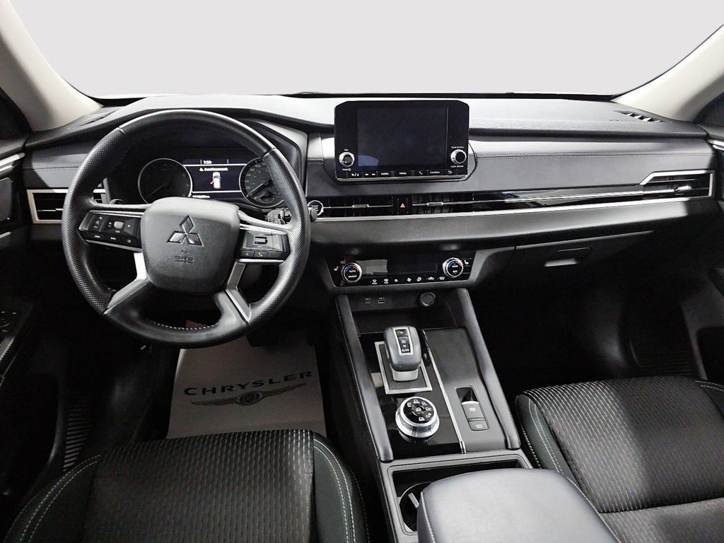 Mitsubishi Outlander ES // S-AWD // 2.5L 2023 à Sherbrooke, Québec - 10 - w1024h768px
