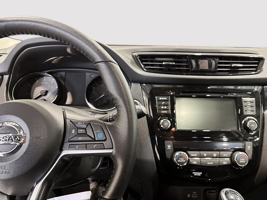 2023 Nissan Qashqai SV AWD // TOIT OUVRANT // SIÈGES CHAUFFANTS in Sherbrooke, Quebec - 17 - w1024h768px
