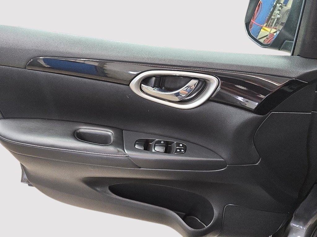 Nissan Sentra SV // AUTOMATIQUE // SIÈGES CHAUFFANTS 2017 à Sherbrooke, Québec - 11 - w1024h768px