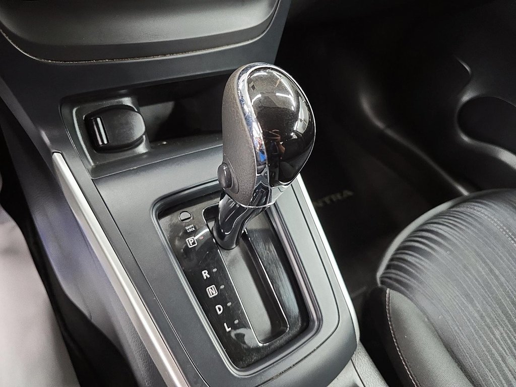 Nissan Sentra SV // AUTOMATIQUE // SIÈGES CHAUFFANTS 2017 à Sherbrooke, Québec - 15 - w1024h768px