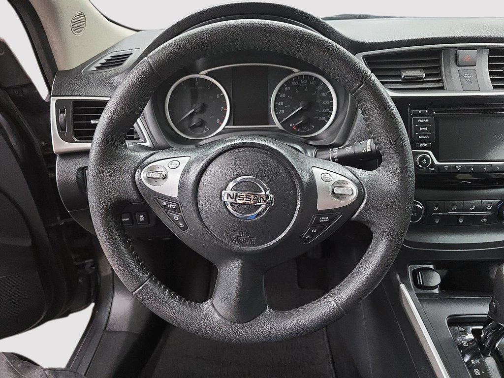Nissan Sentra SV // AUTOMATIQUE // SIÈGES CHAUFFANTS 2017 à Sherbrooke, Québec - 12 - w1024h768px