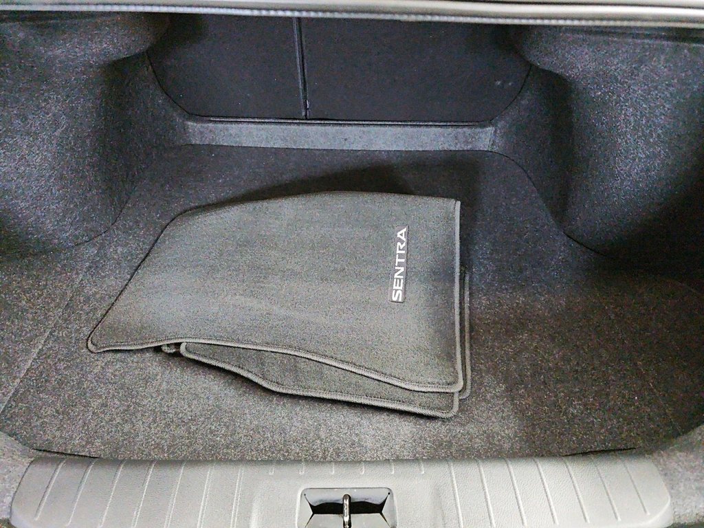 2024 Nissan Sentra SR // SIÈGES EN CUIR in Sherbrooke, Quebec - 6 - w1024h768px