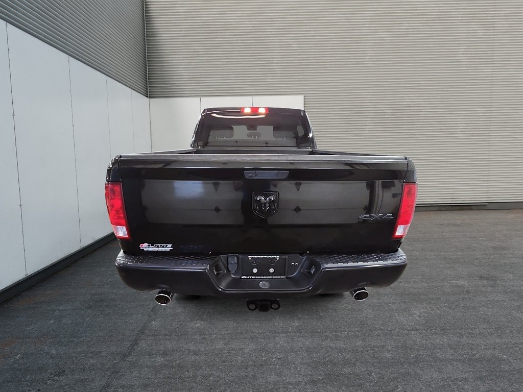 2019 Ram 1500 Classic EXPRESS 4X4 CREW CAB // V8 // TEMP FROID in Sherbrooke, Quebec - 3 - w1024h768px