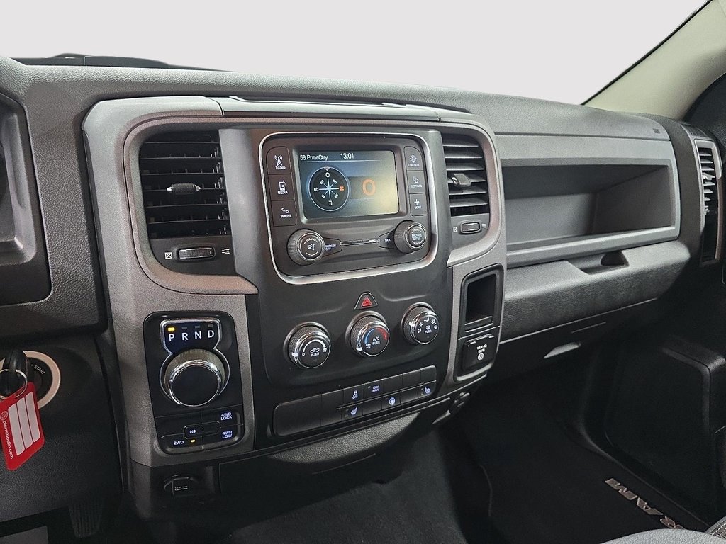 2019 Ram 1500 Classic EXPRESS 4X4 CREW CAB // V8 // TEMP FROID in Sherbrooke, Quebec - 19 - w1024h768px