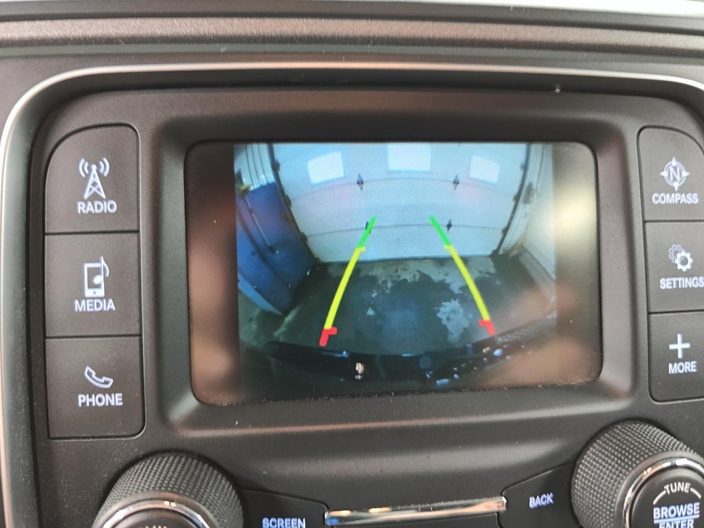 2019 Ram 1500 Classic EXPRESS 4X4 CREW CAB // V8 // TEMP FROID in Sherbrooke, Quebec - 18 - w1024h768px