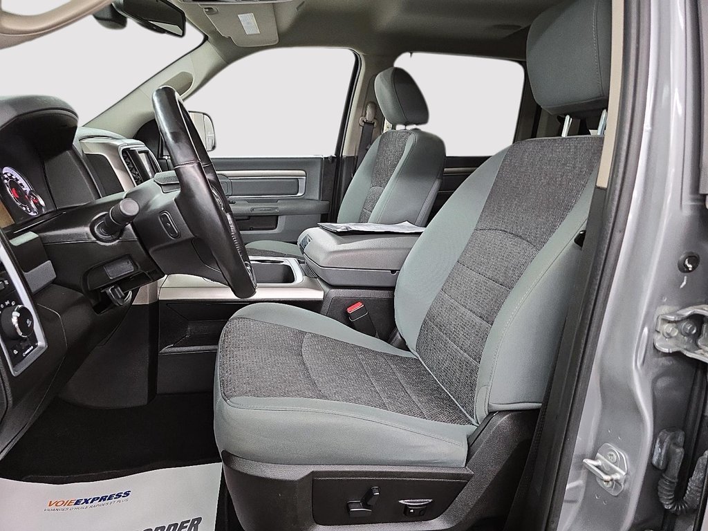 2019 Ram 1500 Classic WARLOCK 4X4 CREW CAB // V6 // TOUT ÉQUIPÉ in Sherbrooke, Quebec - 9 - w1024h768px