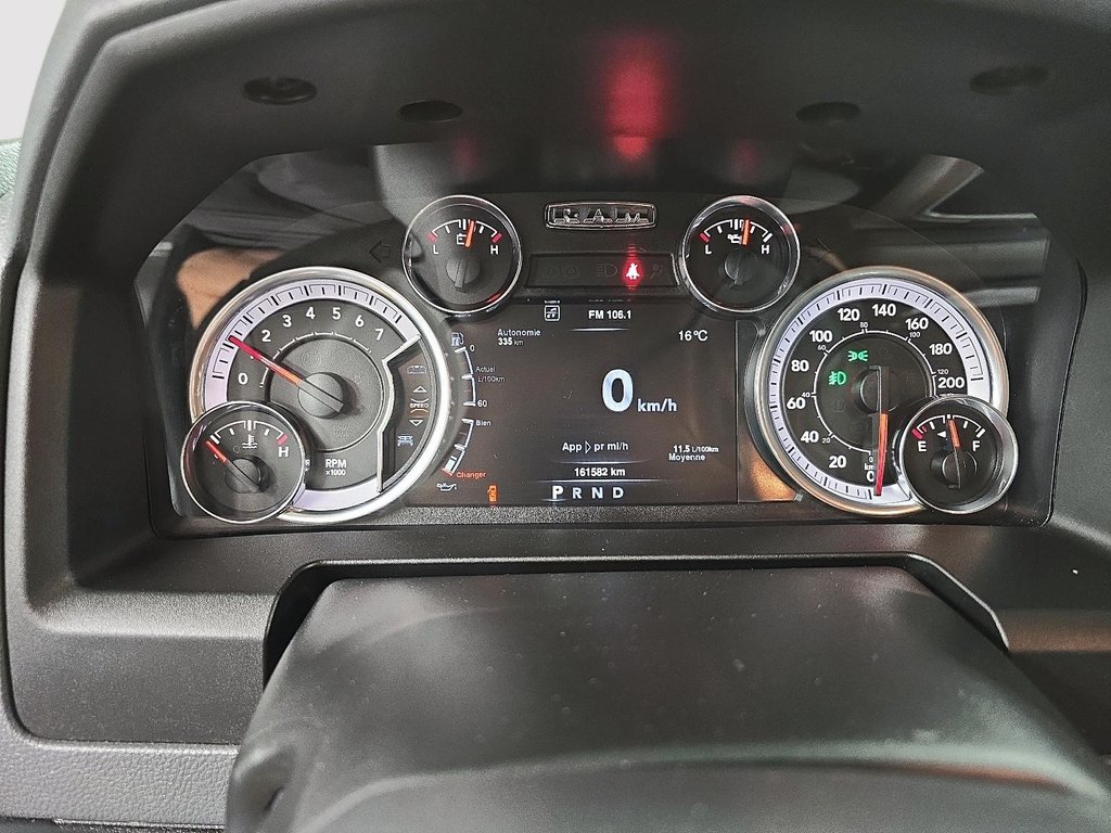 2019 Ram 1500 Classic WARLOCK 4X4 CREW CAB // V6 // TOUT ÉQUIPÉ in Sherbrooke, Quebec - 14 - w1024h768px