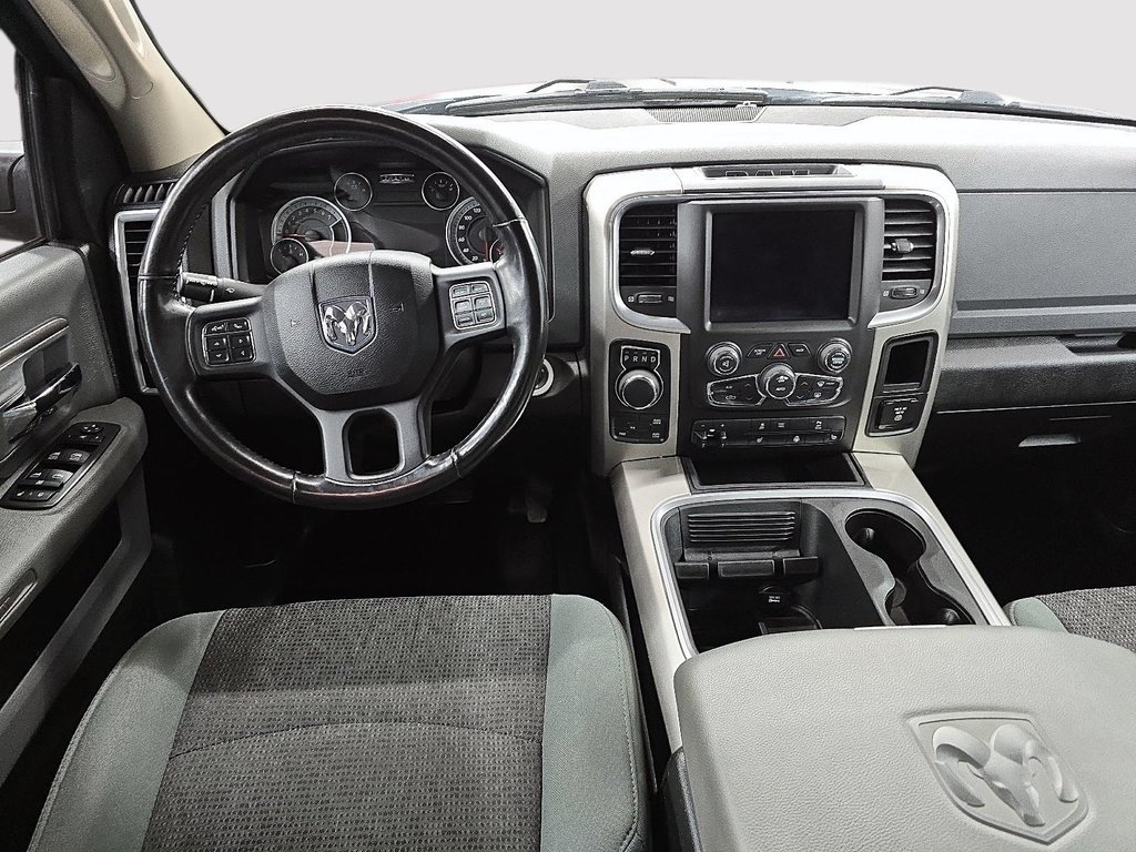 2019 Ram 1500 Classic WARLOCK 4X4 CREW CAB // V8 // TOUT ÉQUIPÉ in Sherbrooke, Quebec - 10 - w1024h768px