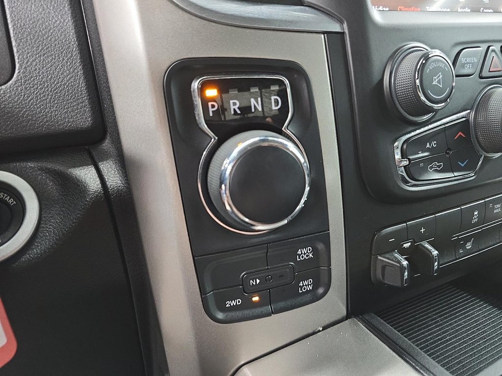 2019 Ram 1500 Classic WARLOCK 4X4 CREW CAB // V8 // TOUT ÉQUIPÉ in Sherbrooke, Quebec - 15 - w1024h768px