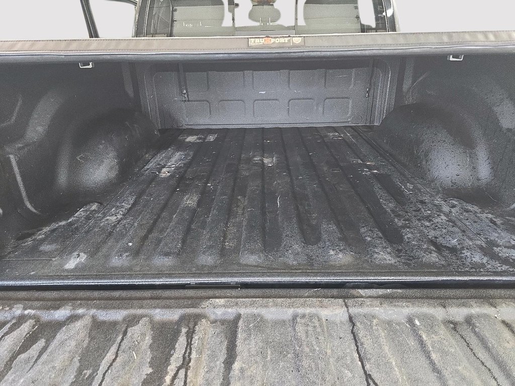 2019 Ram 1500 Classic WARLOCK 4X4 CREW CAB // V8 // TOUT ÉQUIPÉ in Sherbrooke, Quebec - 17 - w1024h768px