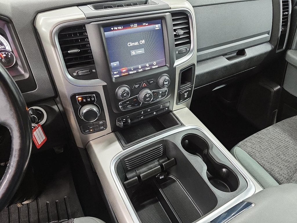 2019 Ram 1500 Classic WARLOCK 4X4 CREW CAB // V8 // TOUT ÉQUIPÉ in Sherbrooke, Quebec - 19 - w1024h768px