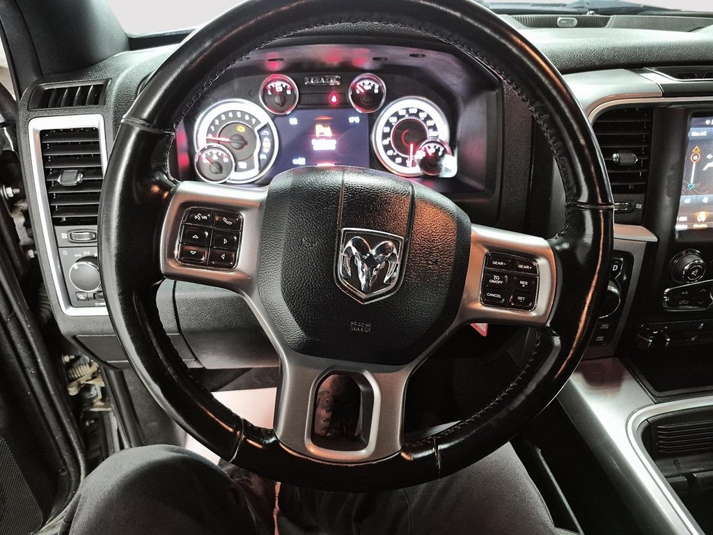 Ram 1500 Classic WARLOCK / CREWCAB / V8 2021 à Sherbrooke, Québec - 12 - w1024h768px